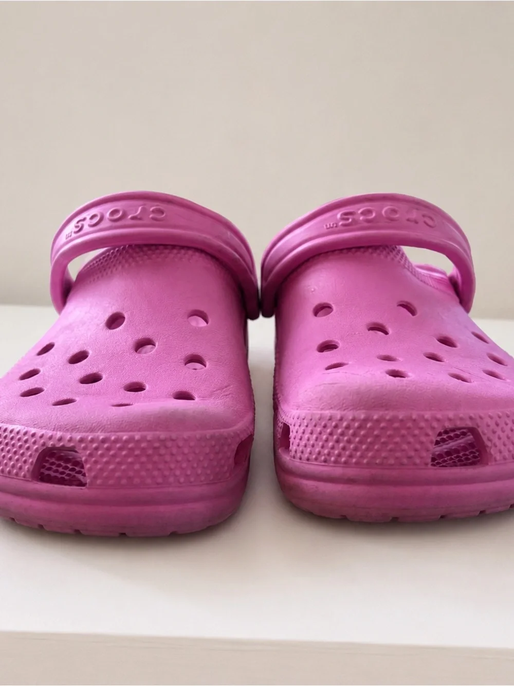Crocs Classic Clog Bright Pink Big Kids J5 Women’s 7 Men’s 5